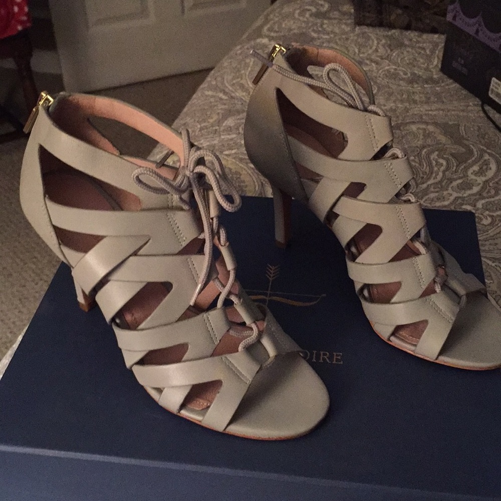 Pour La Victoire dress pumps, size 6.5